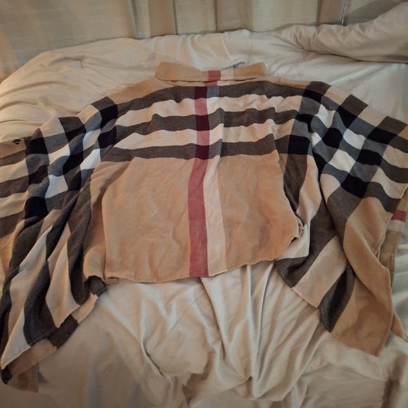 Jordaren Women's Stylish Plaid Poncho - Picture 7 of 8